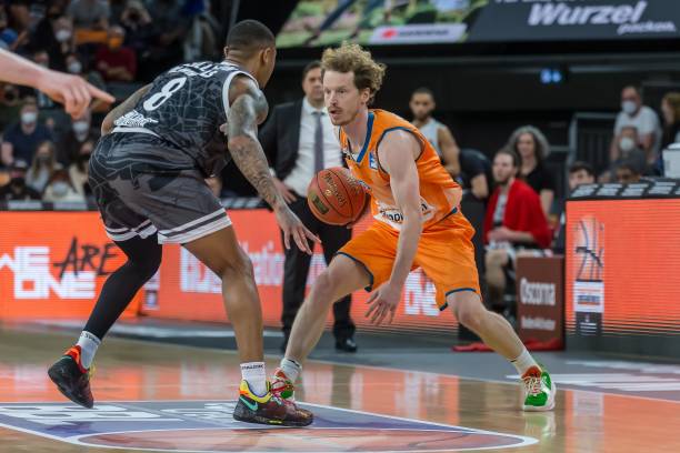 依靠稳固的 依靠稳固的